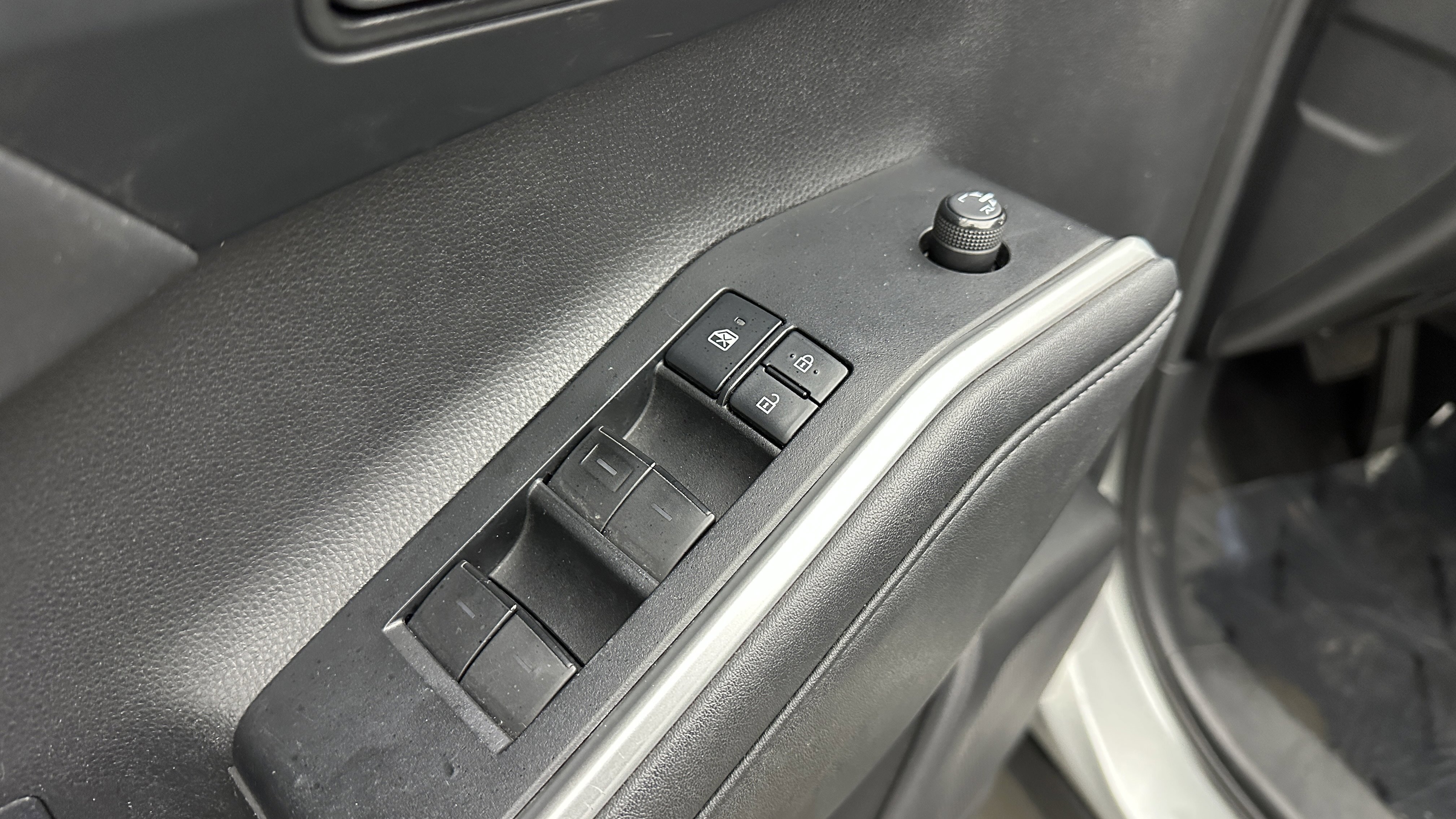 Used 2021 Toyota Highlander XLE image 12