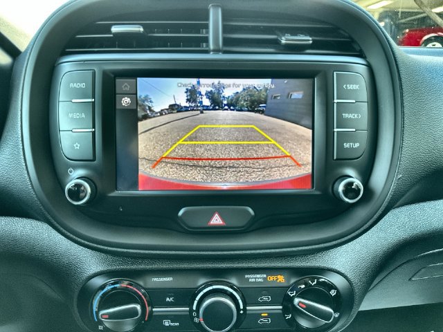 Used 2023 Kia Soul LX w/ LX Technology Package FWD image 25