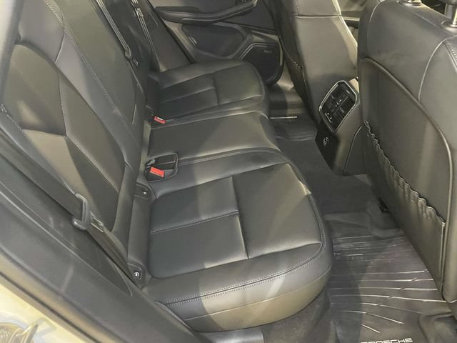 Certified 2024 Porsche Macan AWD/4WD image 22