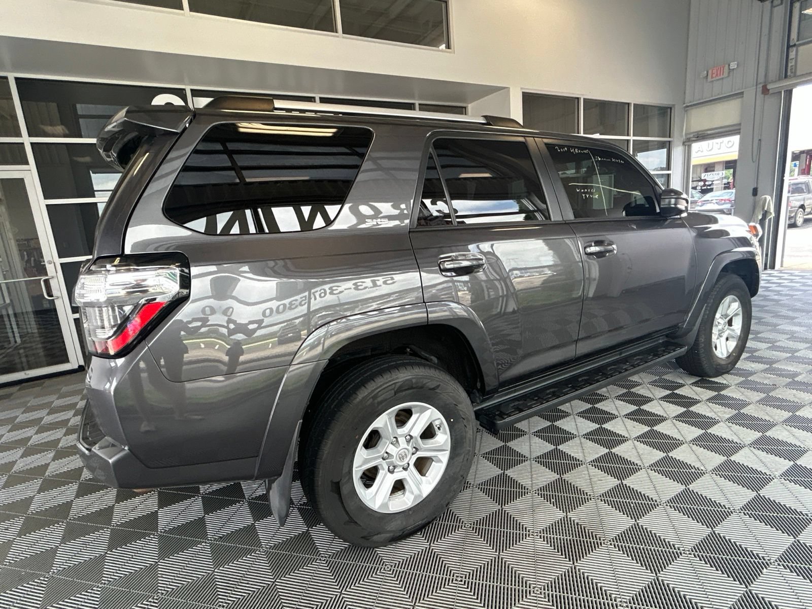Used 2019 Toyota 4Runner SR5 w/ Four Season Floor Mat Package AWD/4WD image 6
