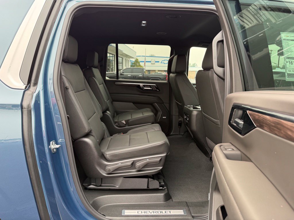 New 2026 Chevrolet Suburban LT w/ Comfort Package AWD/4WD image 15