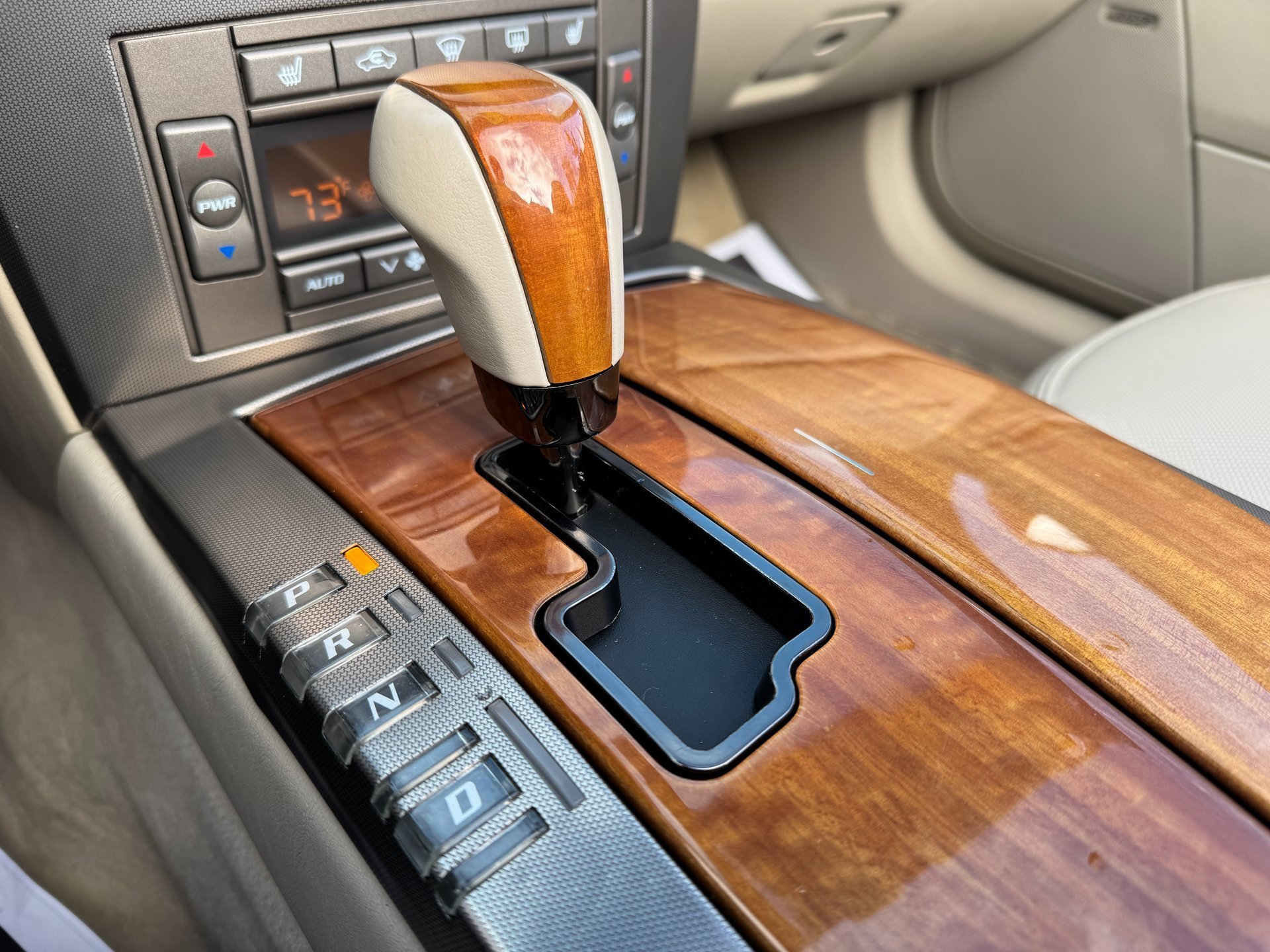 Used 2005 Cadillac XLR image 30