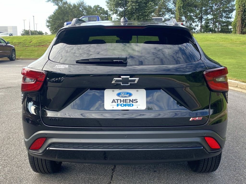 Used 2025 Chevrolet Trax RS w/ Sunroof Package FWD image 4