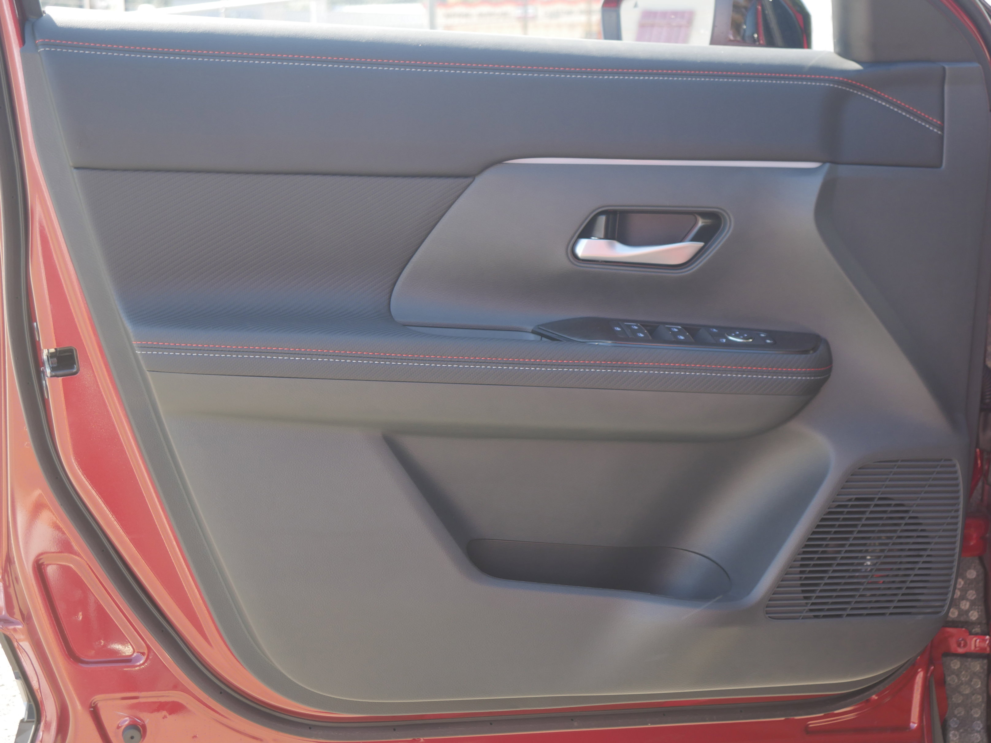 New 2026 Nissan Kicks SR w/ Cold Weather Package image 29