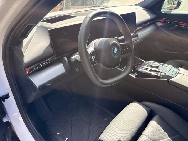 Used 2024 BMW i5 eDrive40i w/ M Sport Package RWD image 16