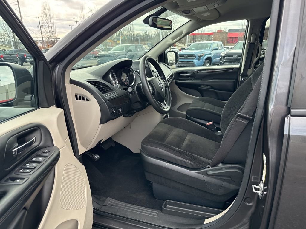 Used 2019 Dodge Grand Caravan SE w/ UConnect Hands-Free Group image 9