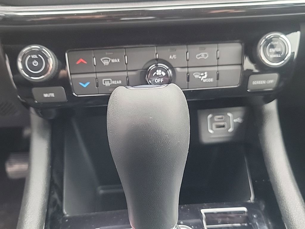 New 2026 Jeep Compass Latitude image 13