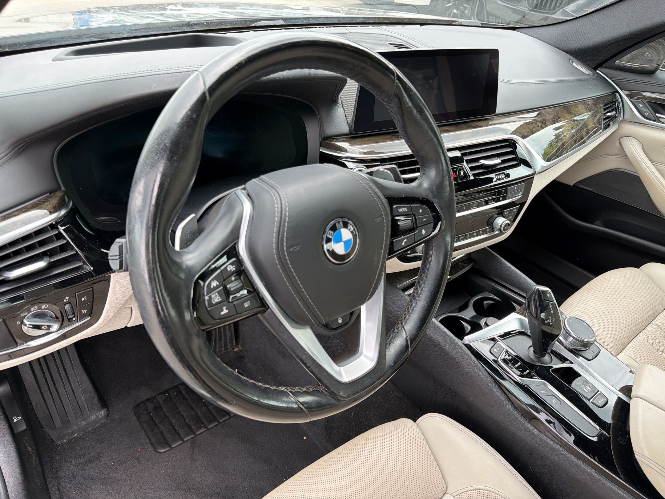 Used 2019 BMW 530i xDrive w/ Premium Package AWD/4WD image 4