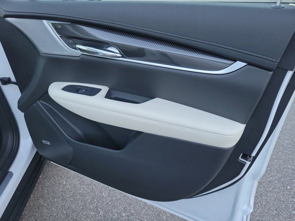New 2025 Cadillac XT6 Sport w/ Technology Package image 31