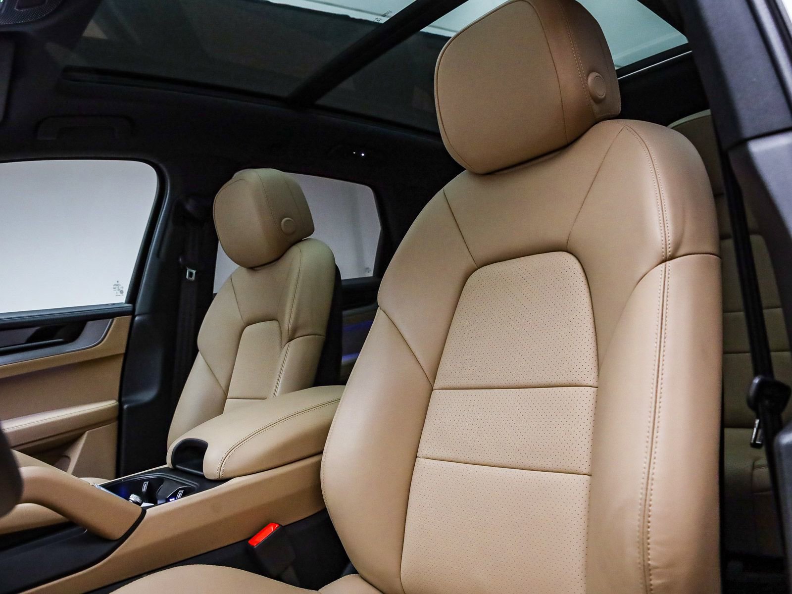 Certified 2025 Porsche Cayenne S AWD/4WD image 5