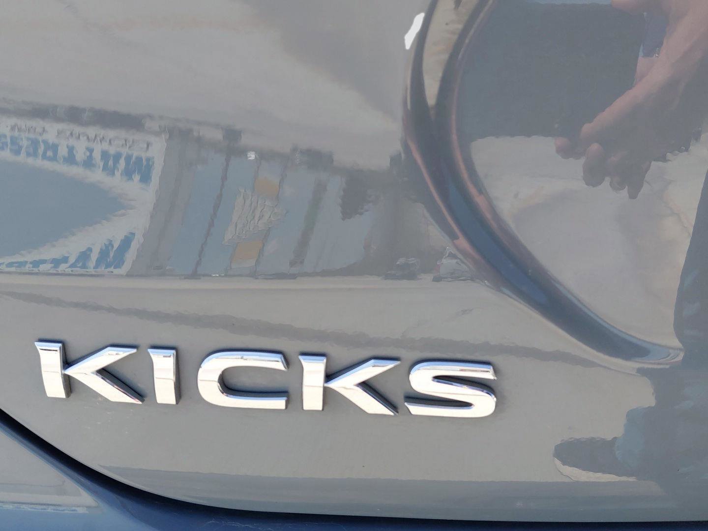 Used 2023 Nissan Kicks SR w/ SR Premium Package FWD image 11