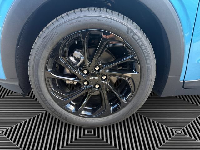 Used 2027 Chevrolet Bolt RS w/ Technology Package FWD image 9