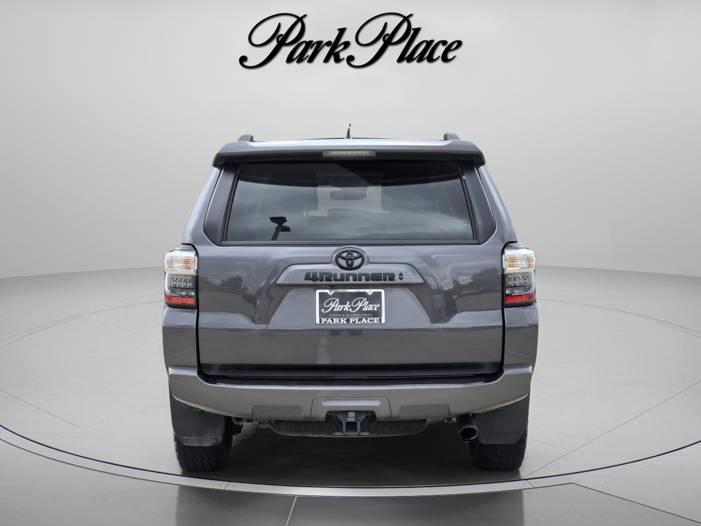 Used 2022 Toyota 4Runner SR5 Premium w/ Moonroof Package AWD/4WD image 4