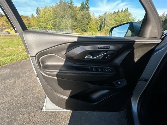 Used 2023 GMC Terrain SLT image 22