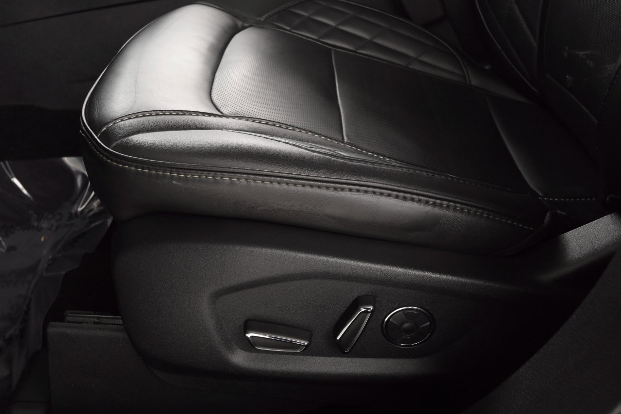 Used 2018 Ford Explorer Platinum image 33