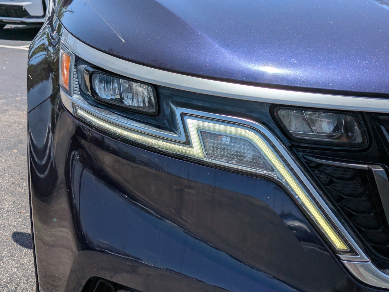 Certified 2022 Kia Carnival LX FWD image 8