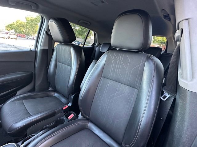 Used 2019 Chevrolet Trax LT w/ LT Convenience Package FWD image 24
