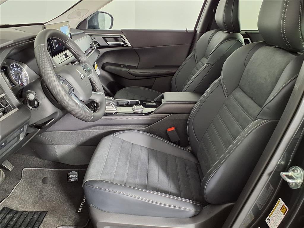 New 2025 Mitsubishi Outlander SE image 19