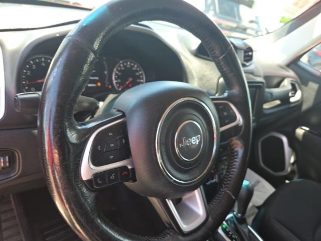 Used 2018 Jeep Renegade Latitude w/ Cold Weather Group AWD/4WD image 10