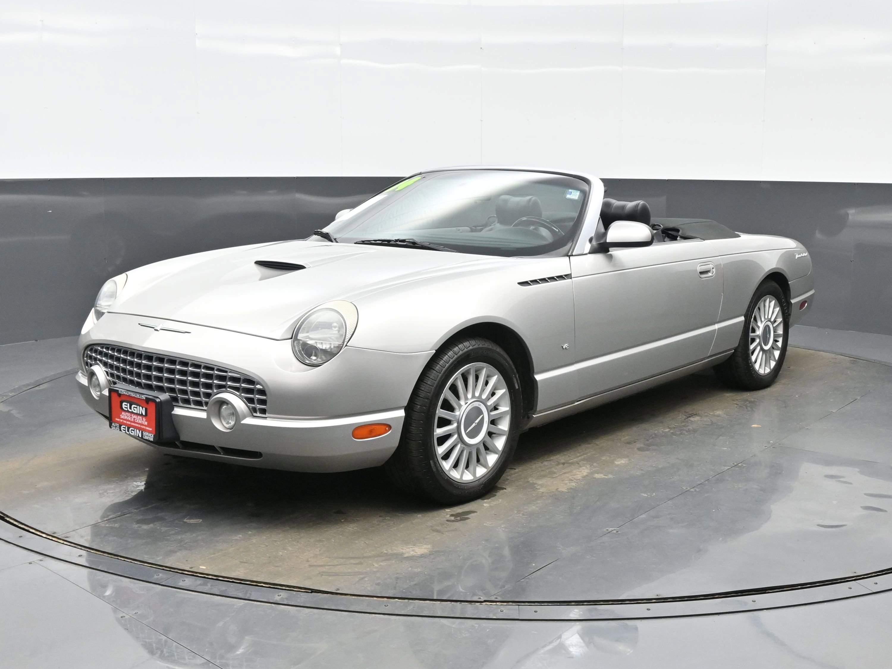 Used 2004 Ford Thunderbird image 2