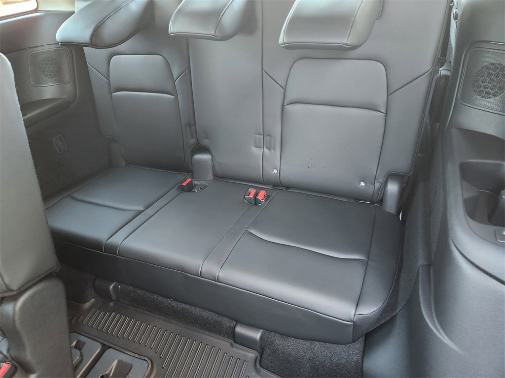 New 2025 Nissan Pathfinder Platinum w/ Black Appearance Package image 22