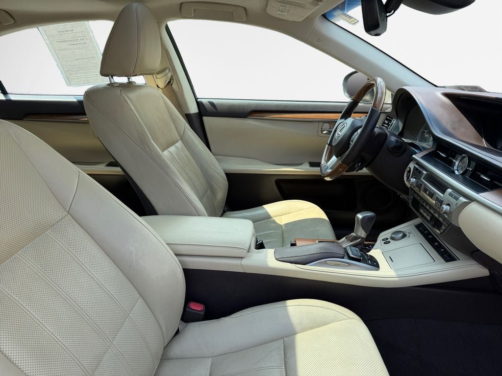 Used 2017 Lexus ES 300h FWD image 29