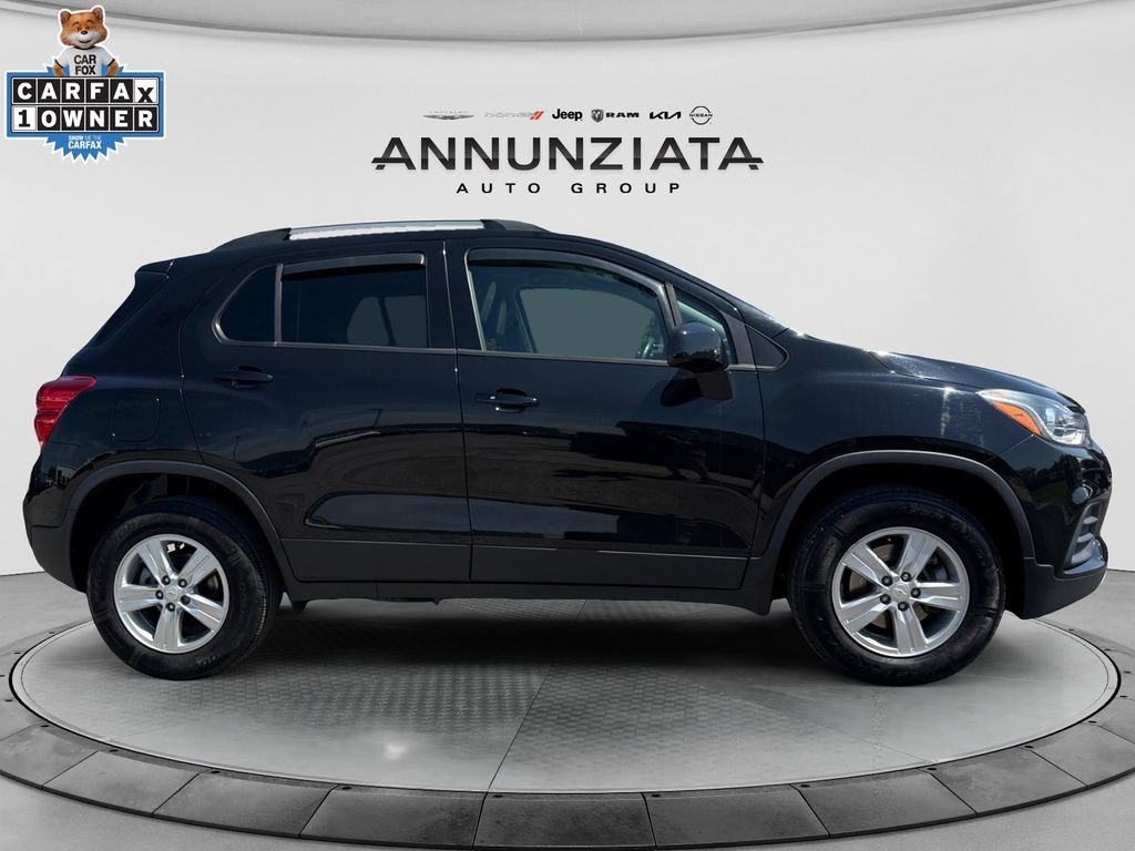 Used 2021 Chevrolet Trax LT w/ Premium Seat Package AWD/4WD image 6