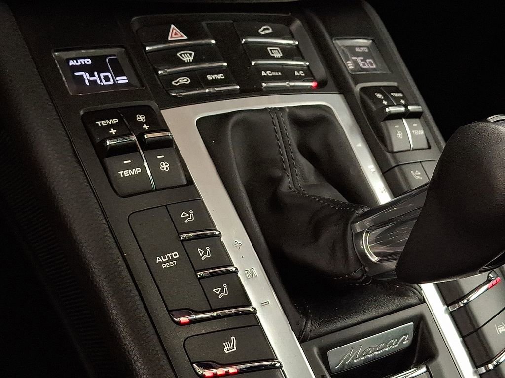 Used 2021 Porsche Macan Turbo image 10
