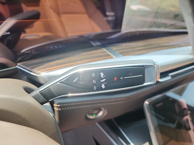 New 2026 Cadillac Escalade Luxury w/ Touring Package AWD/4WD image 11