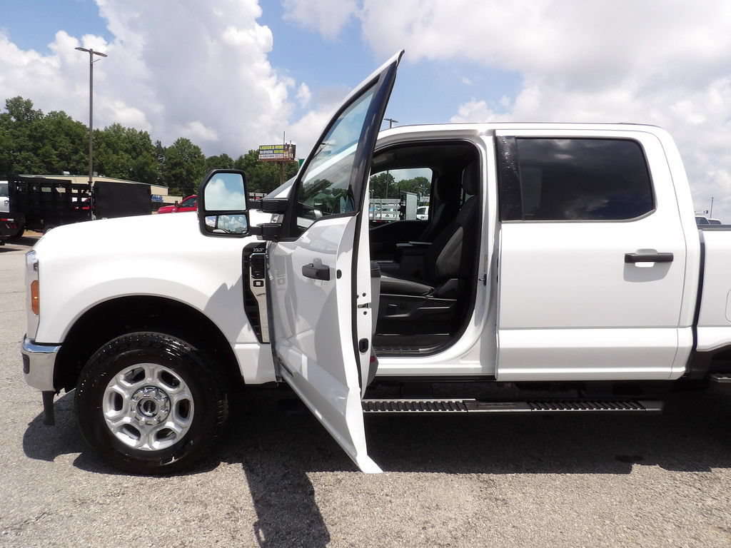 Used 2025 Ford F250 XLT w/ FX4 Off-Road Package AWD/4WD image 13