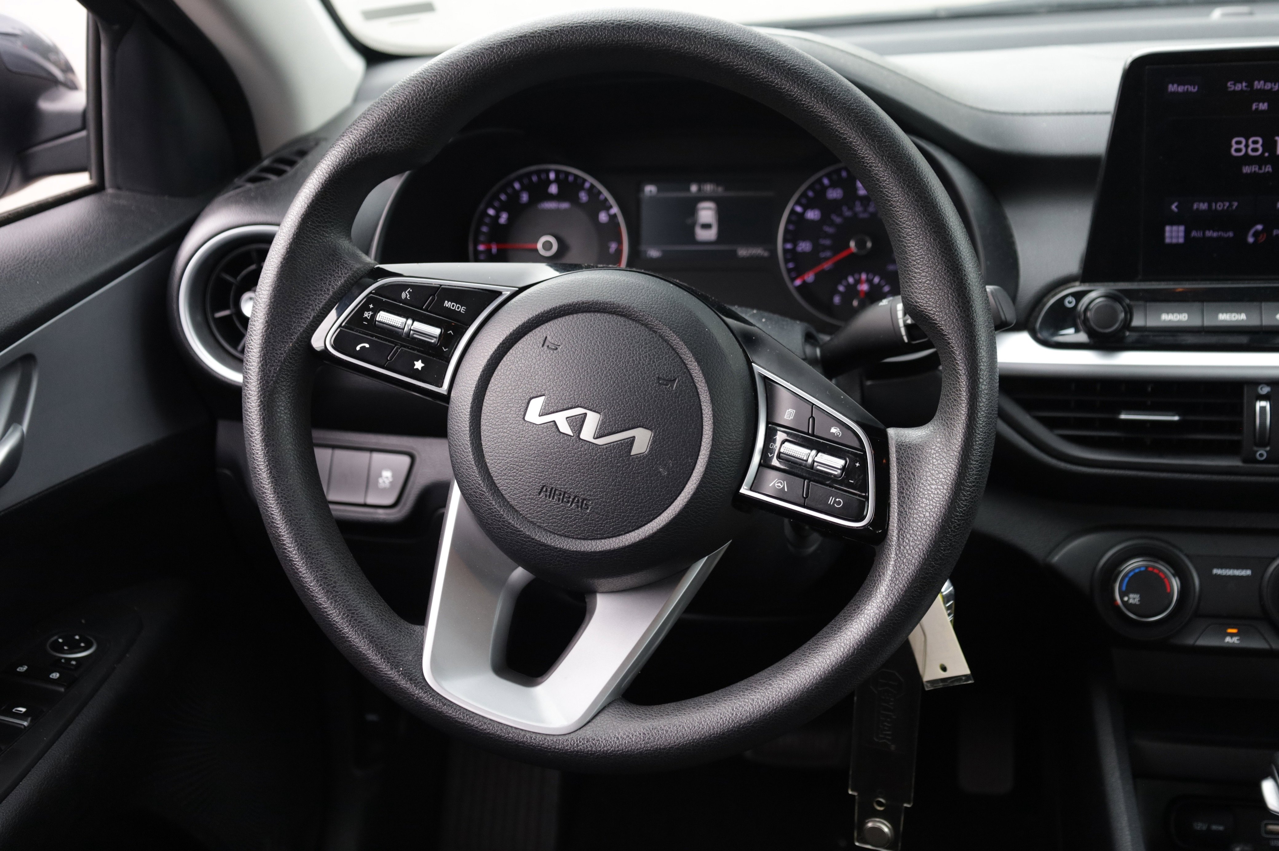 Used 2024 Kia Forte LXS FWD image 7