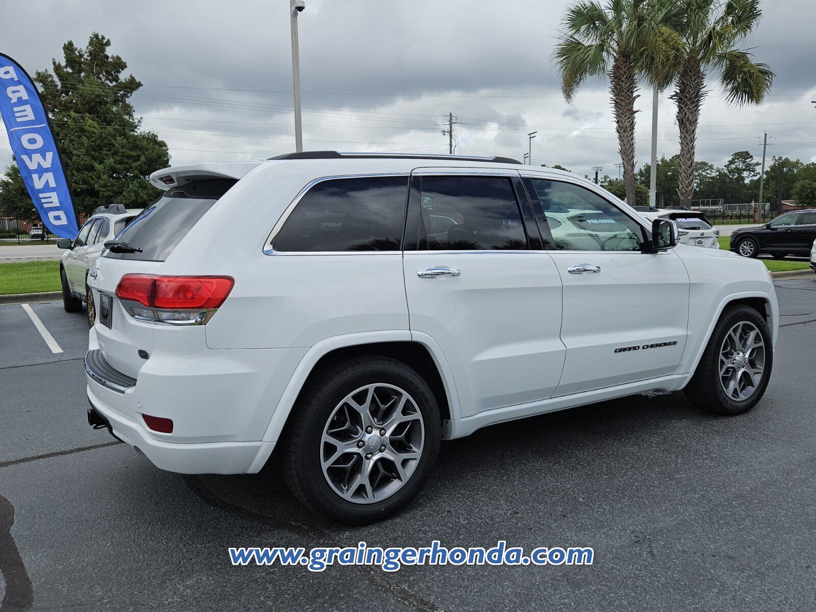 Used 2020 Jeep Grand Cherokee Overland AWD/4WD image 5
