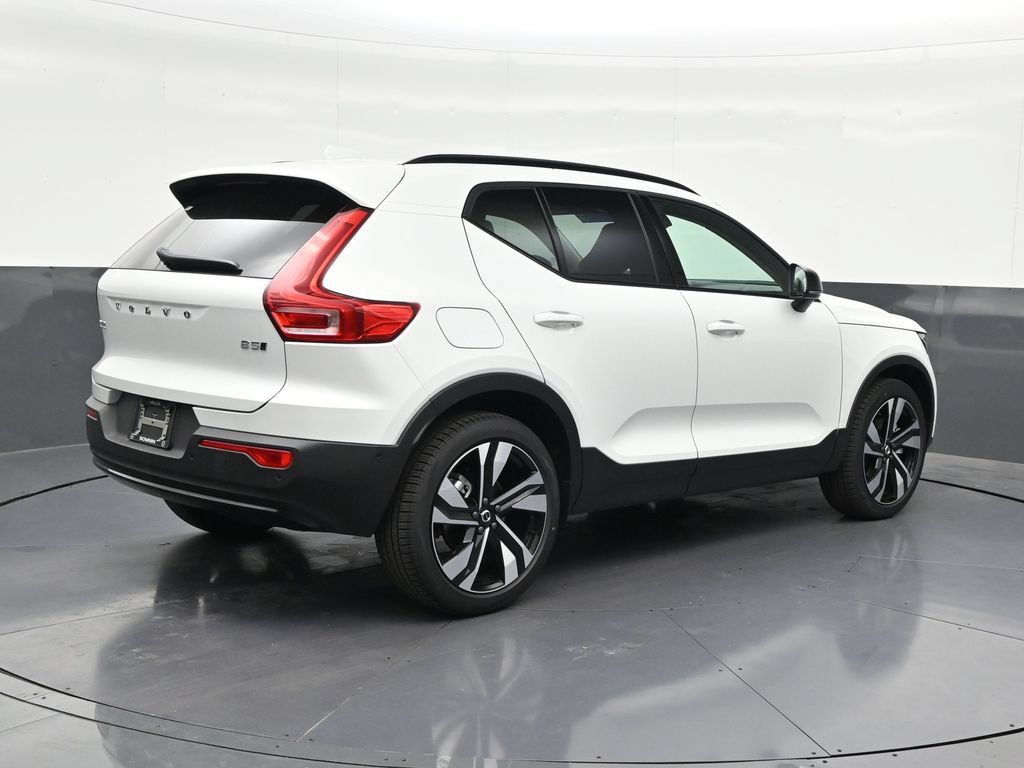 New 2026 Volvo XC40 B5 Plus w/ Climate Package AWD/4WD image 5