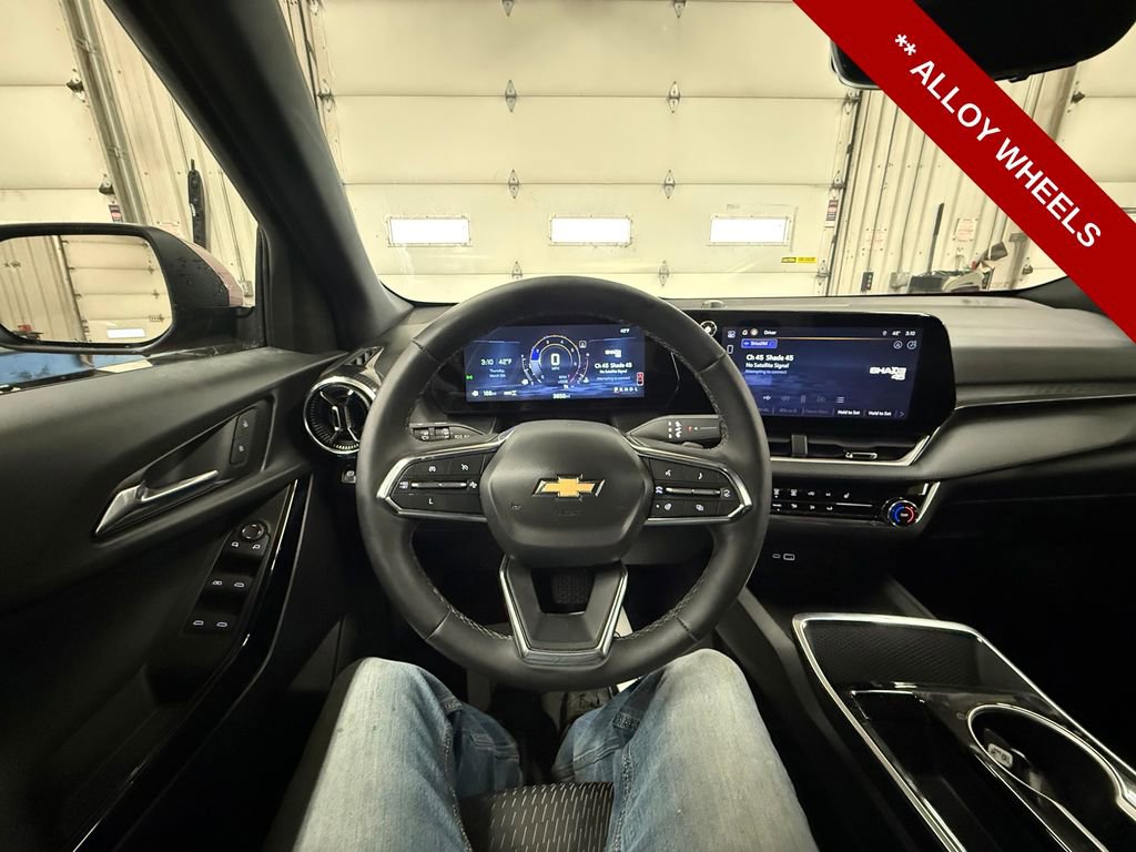 Used 2025 Chevrolet Equinox LT w/ Safety and Technology Package image 16