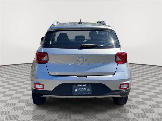 Used 2024 Hyundai Venue SEL FWD image 5