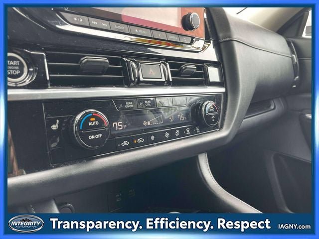 Used 2022 Nissan Pathfinder SV AWD/4WD image 29
