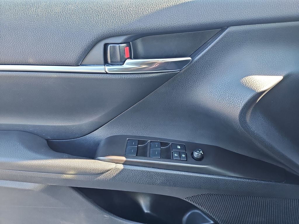 Used 2024 Toyota Camry SE image 32