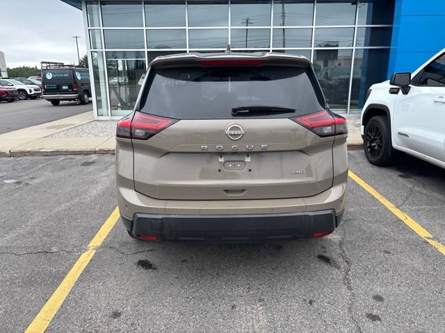 Used 2025 Nissan Rogue SV AWD/4WD image 6