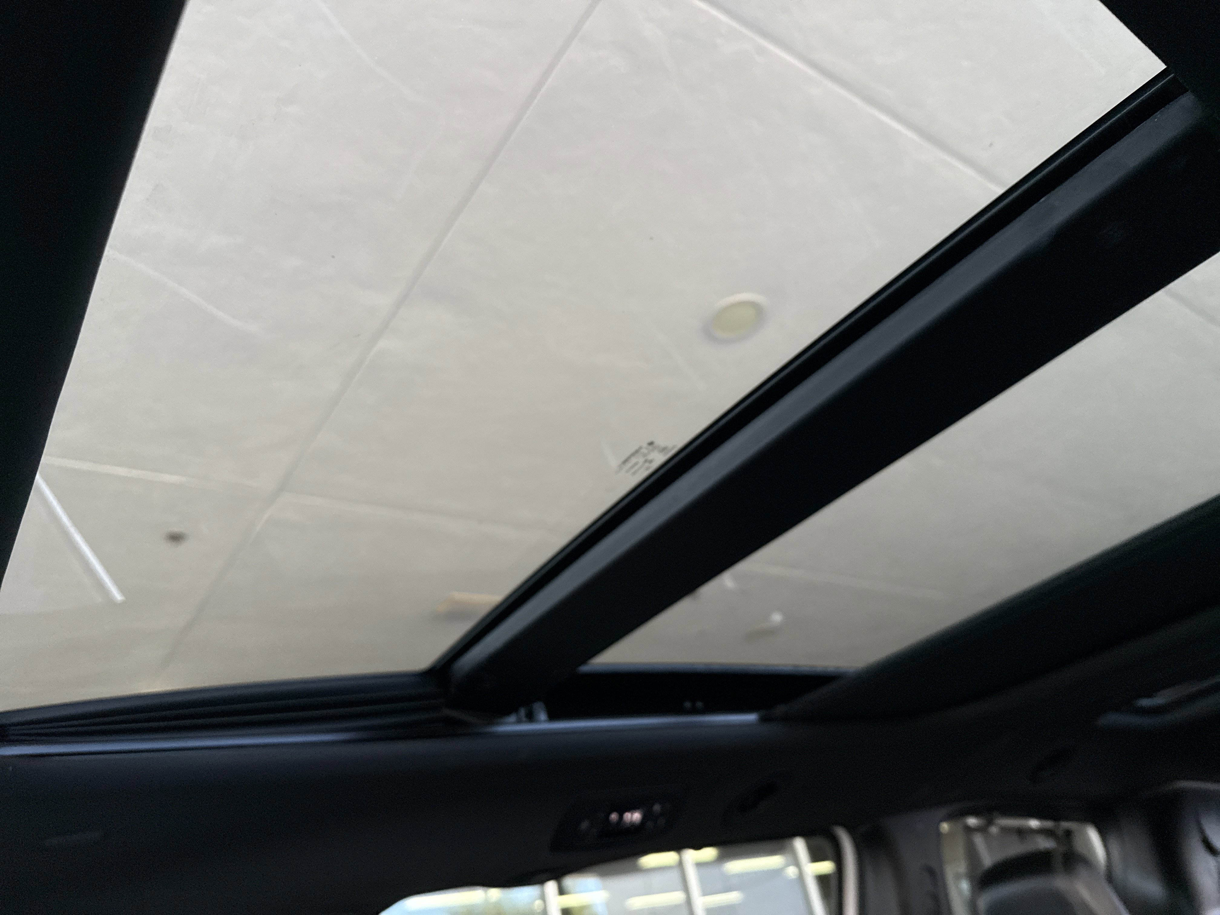 Used 2021 Chrysler Pacifica Limited w/ S Appearance Package image 35