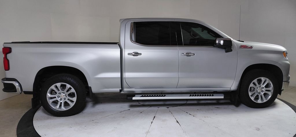 Used 2022 Chevrolet Silverado 1500 LTZ w/ Z71 Off-Road Package AWD/4WD image 4