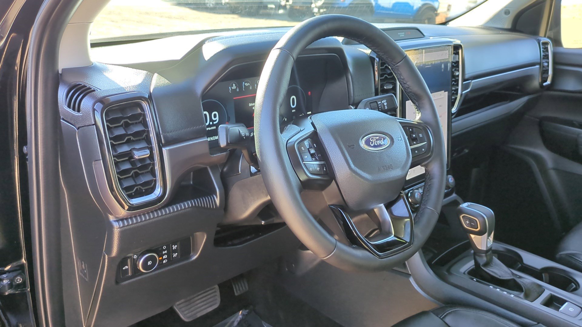 Used 2025 Ford Ranger Lariat w/ Black Appearance Package image 14