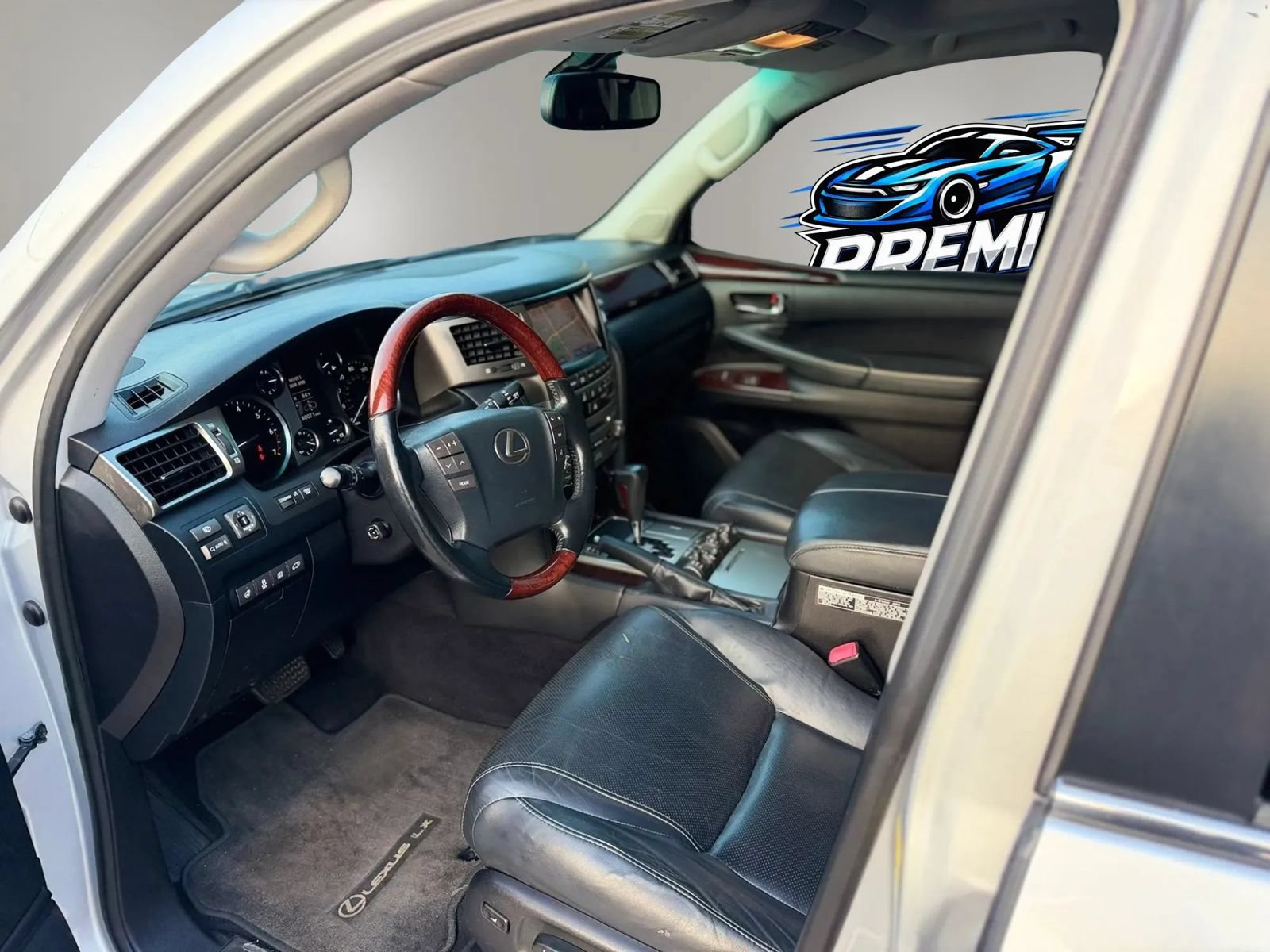 Used 2013 Lexus LX 570 4WD w/ Luxury Pkg image 29