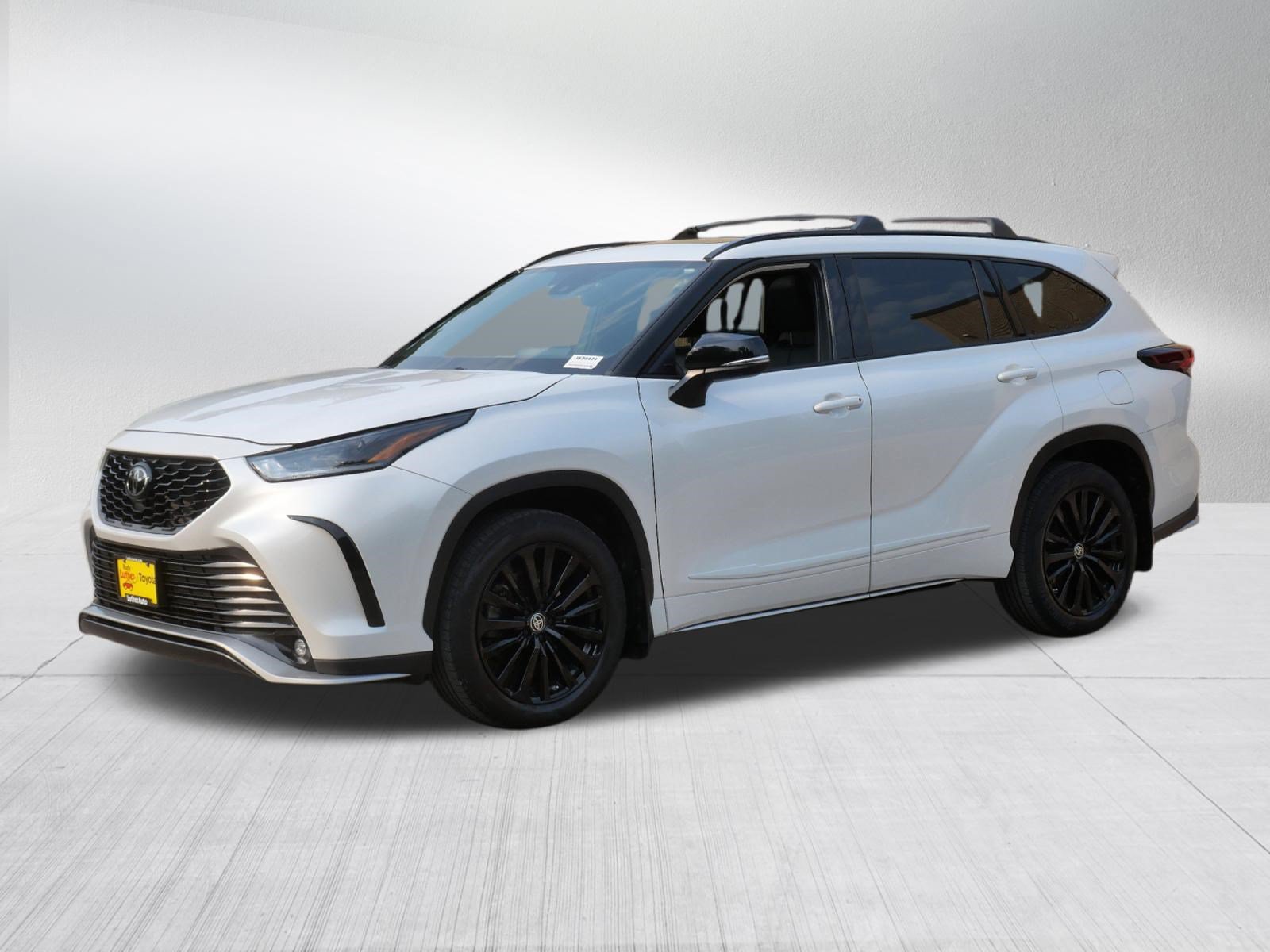 Certified 2024 Toyota Highlander XSE AWD/4WD image 3