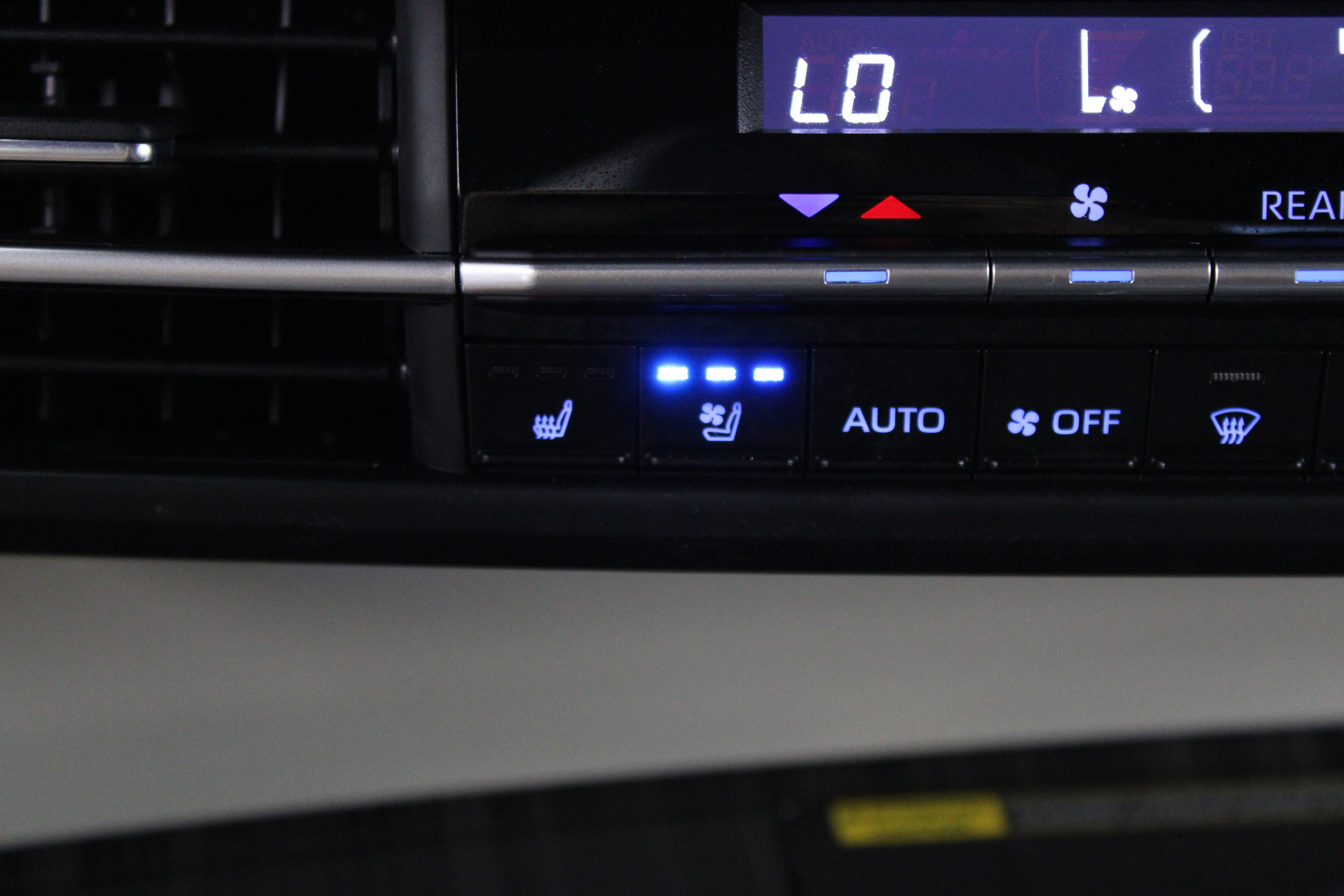 Used 2024 Toyota Sienna Platinum FWD image 23