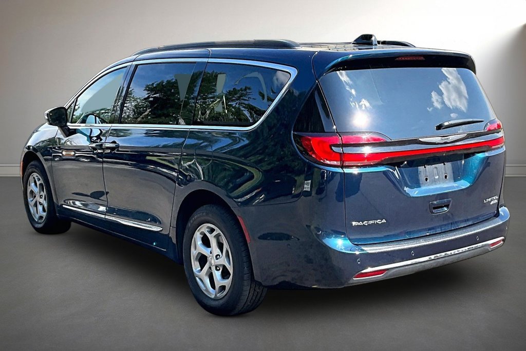 Used 2023 Chrysler Pacifica Limited w/ Uconnect Theater Family Group AWD/4WD image 4