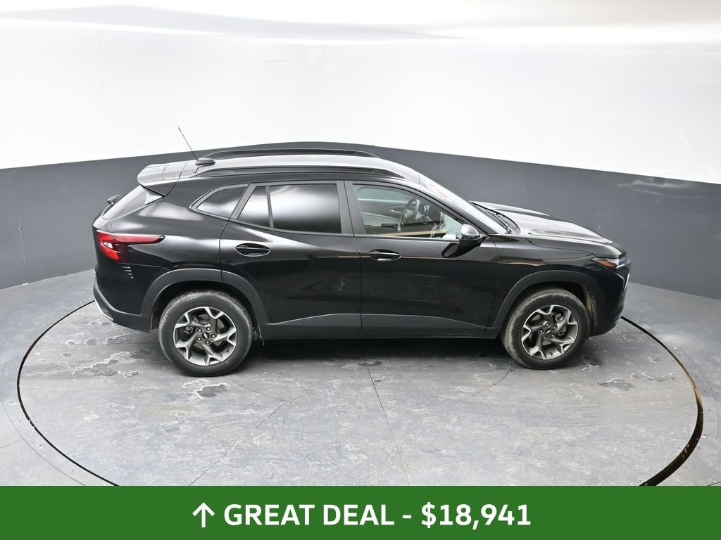 Used 2025 Chevrolet Trax LT image 42