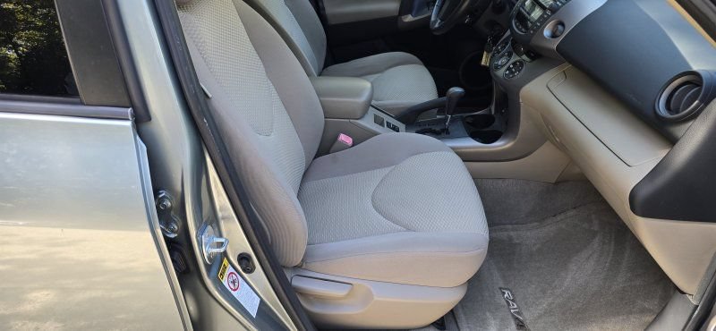 Used 2006 Toyota RAV4 Limited AWD/4WD image 17