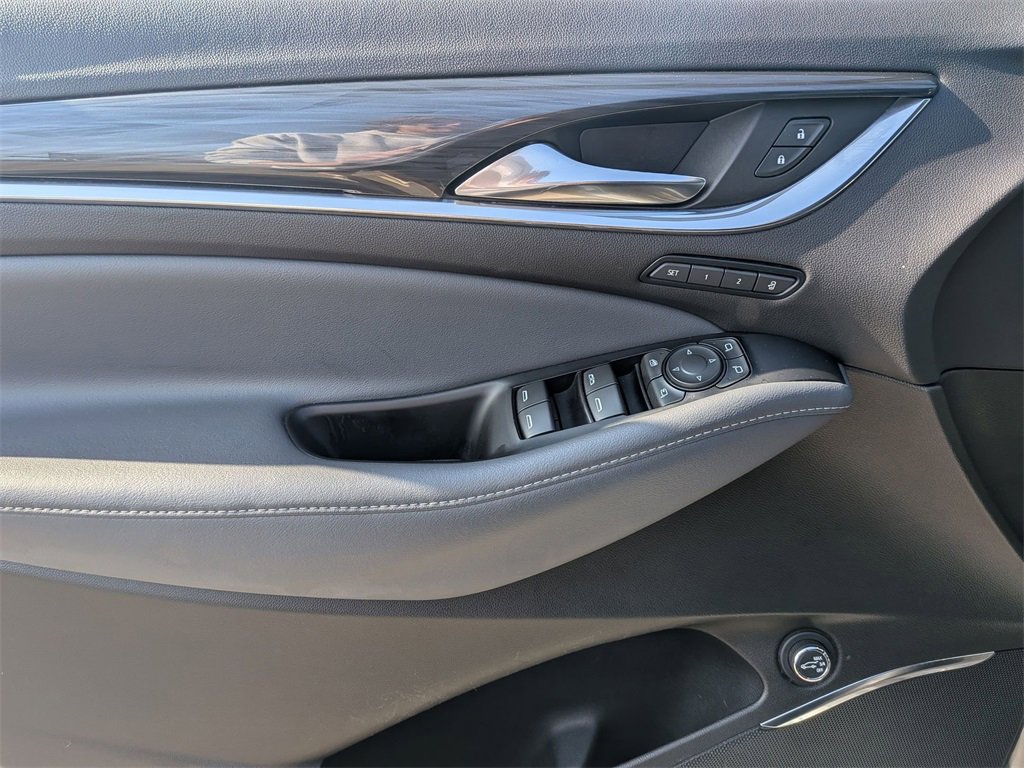 Used 2024 Buick Enclave Premium image 11