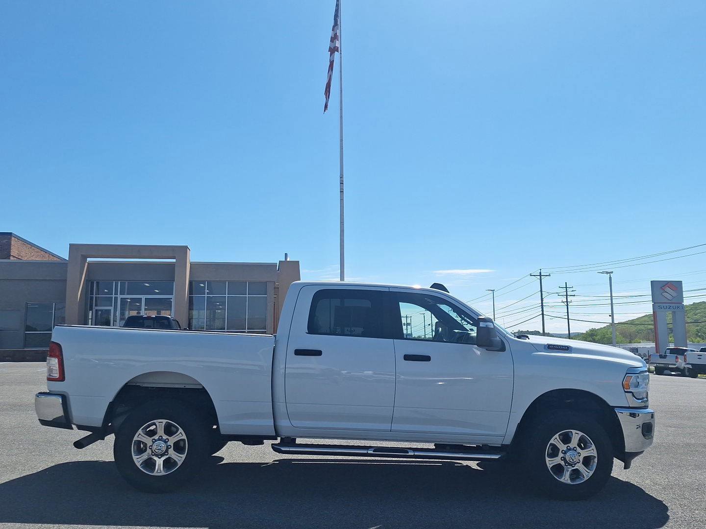 Used 2024 RAM 2500 Big Horn AWD/4WD image 2