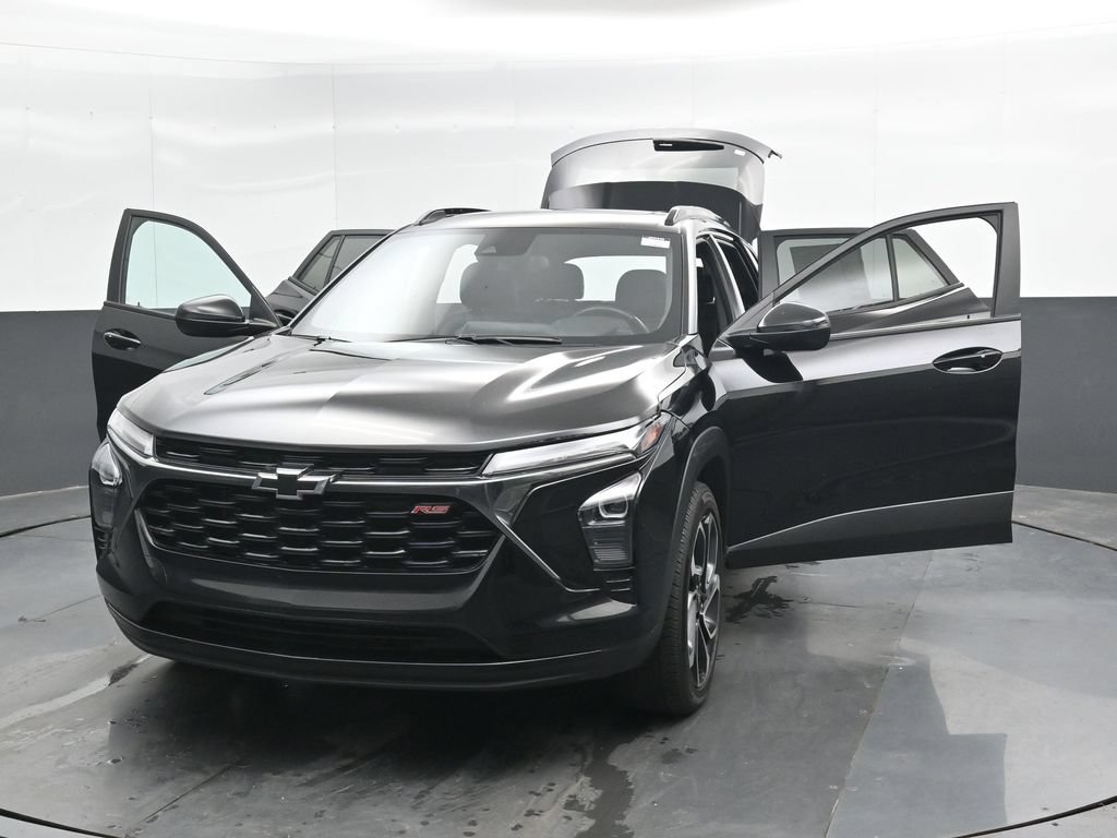 Used 2025 Chevrolet Trax RS w/ Sunroof Package FWD image 47